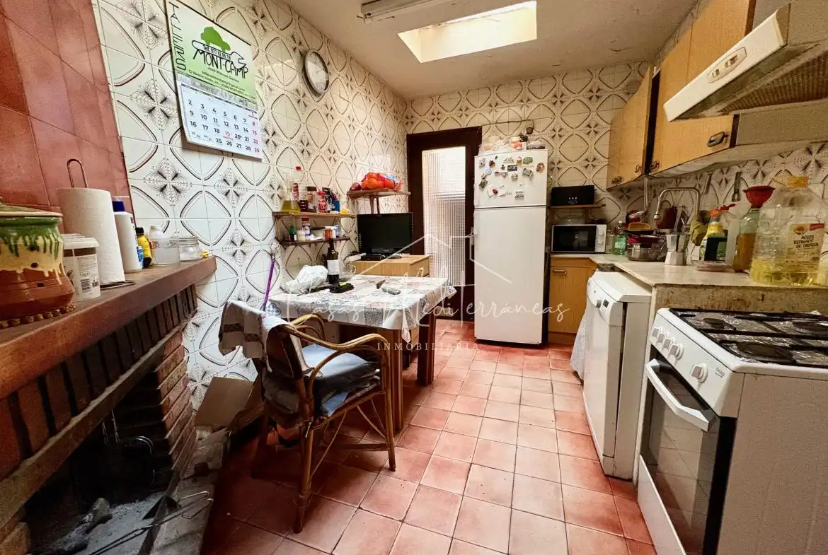 Cocina de Casa adosada en venta en Montbrió del Camp con Terraza y Amueblado