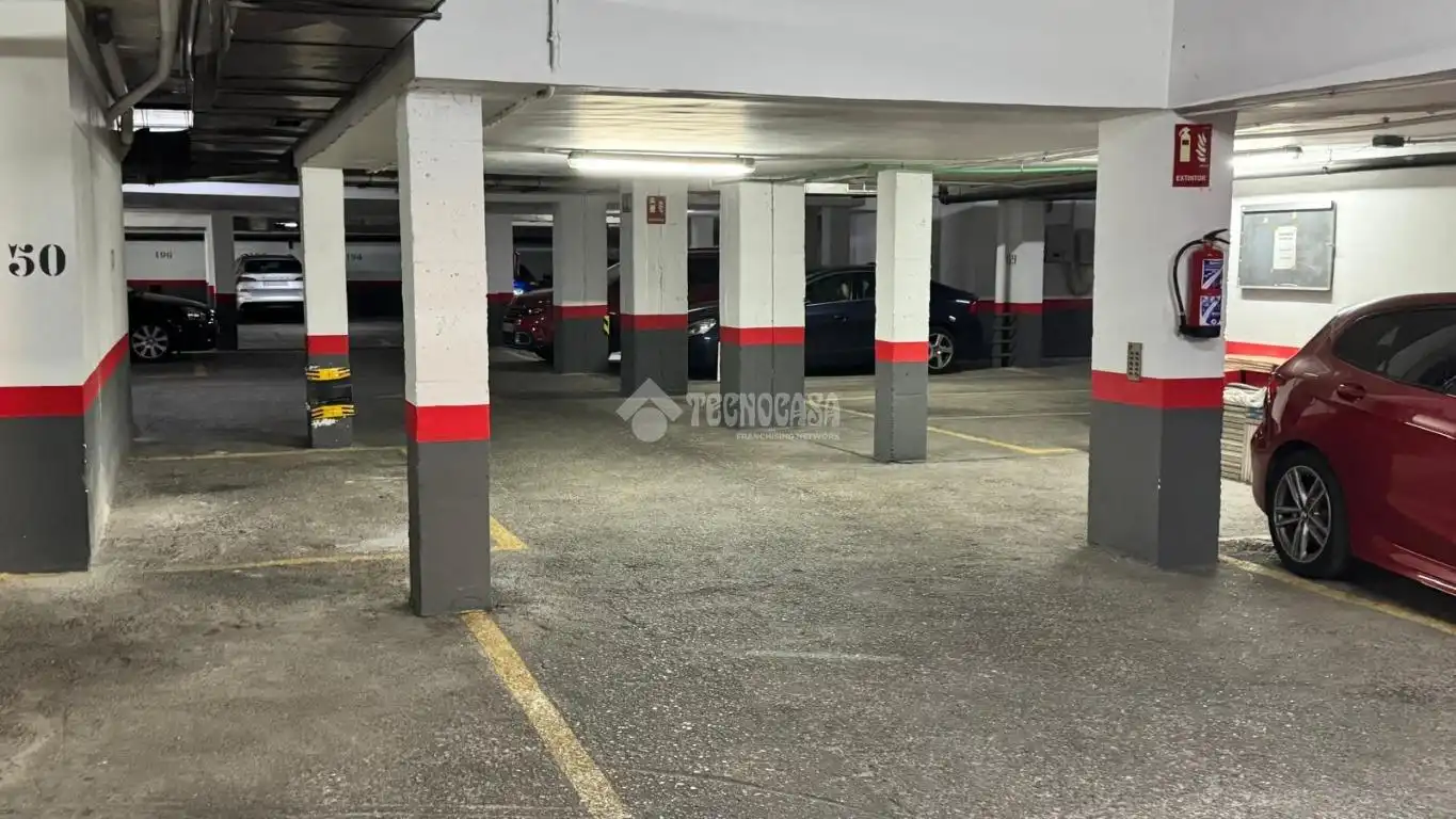 Aparcament de Pis en venda en Móstoles amb Aire condicionat, Calefacció i Moblat