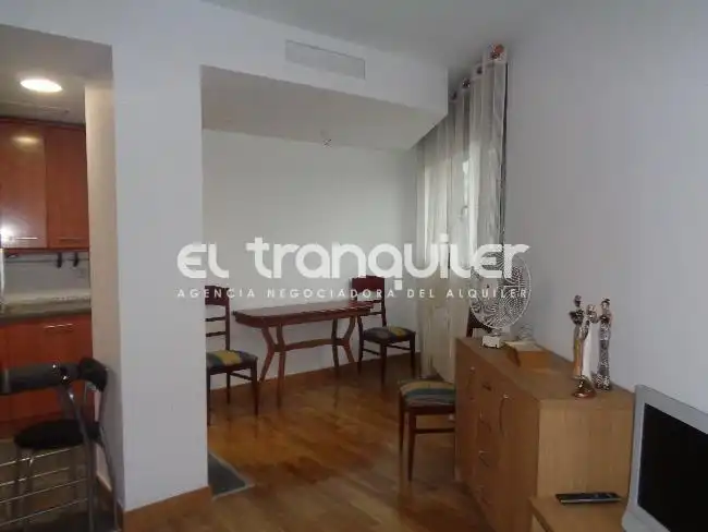 Wohnung zur Miete in Calle Fernando Trueba, Centro
