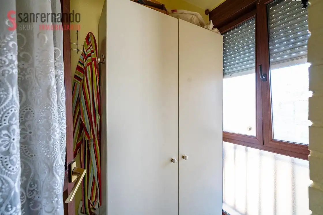 Schlafzimmer von Wohnung zum Verkauf in Cartes mit Heizung