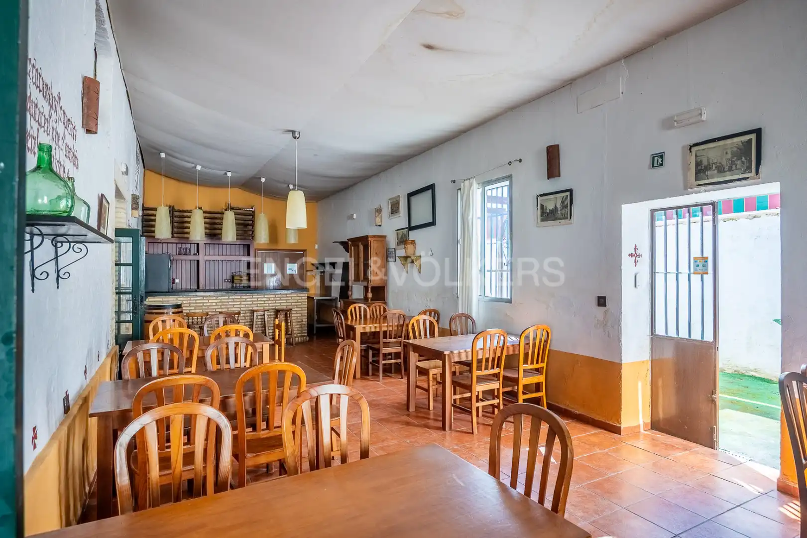 Commercial properties for sale in Villanueva del Ariscal  with Air Conditioner, Heating and Furnished