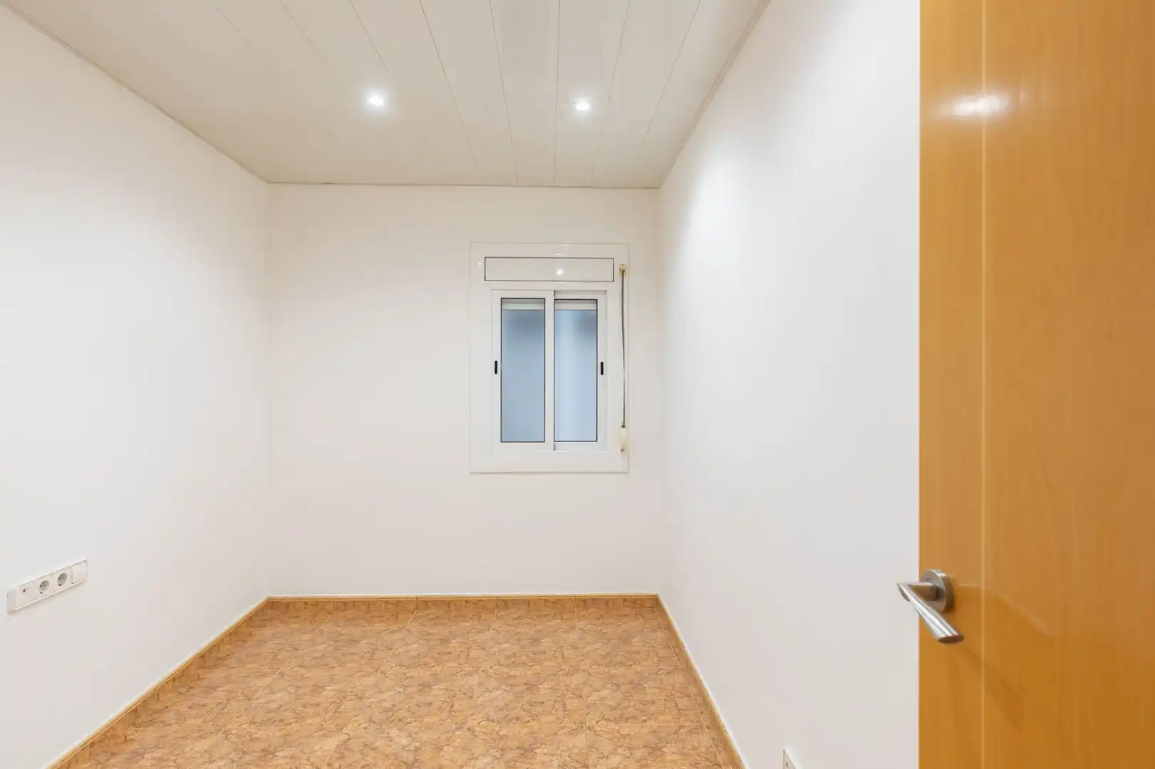 Flat for sale in Badalona  with Air Conditioner