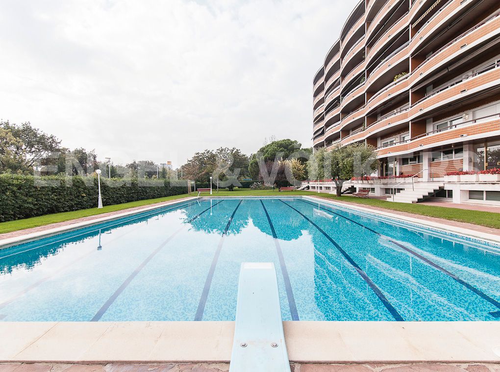 Piscina de Apartament de lloguer en  Barcelona Capital amb Aire condicionat, Calefacció i Jardí privat