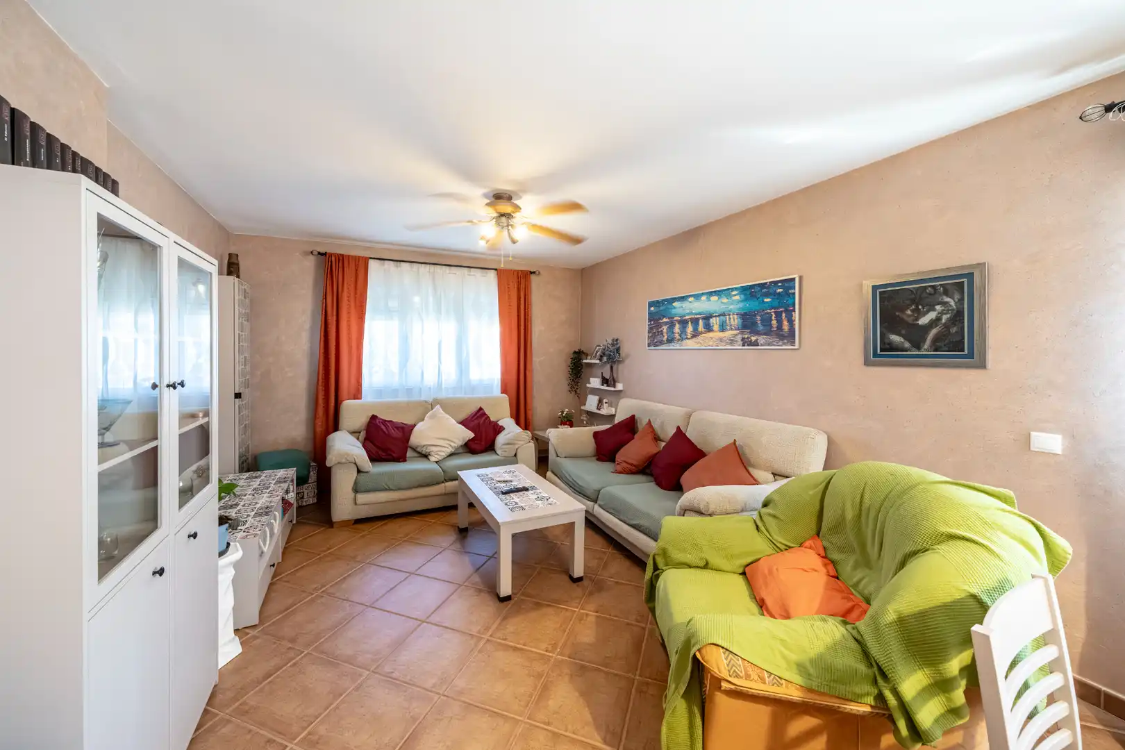 Sala de estar de Casa o chalet en venta en Chiloeches con Aire acondicionado, Calefacción y Jardín privado