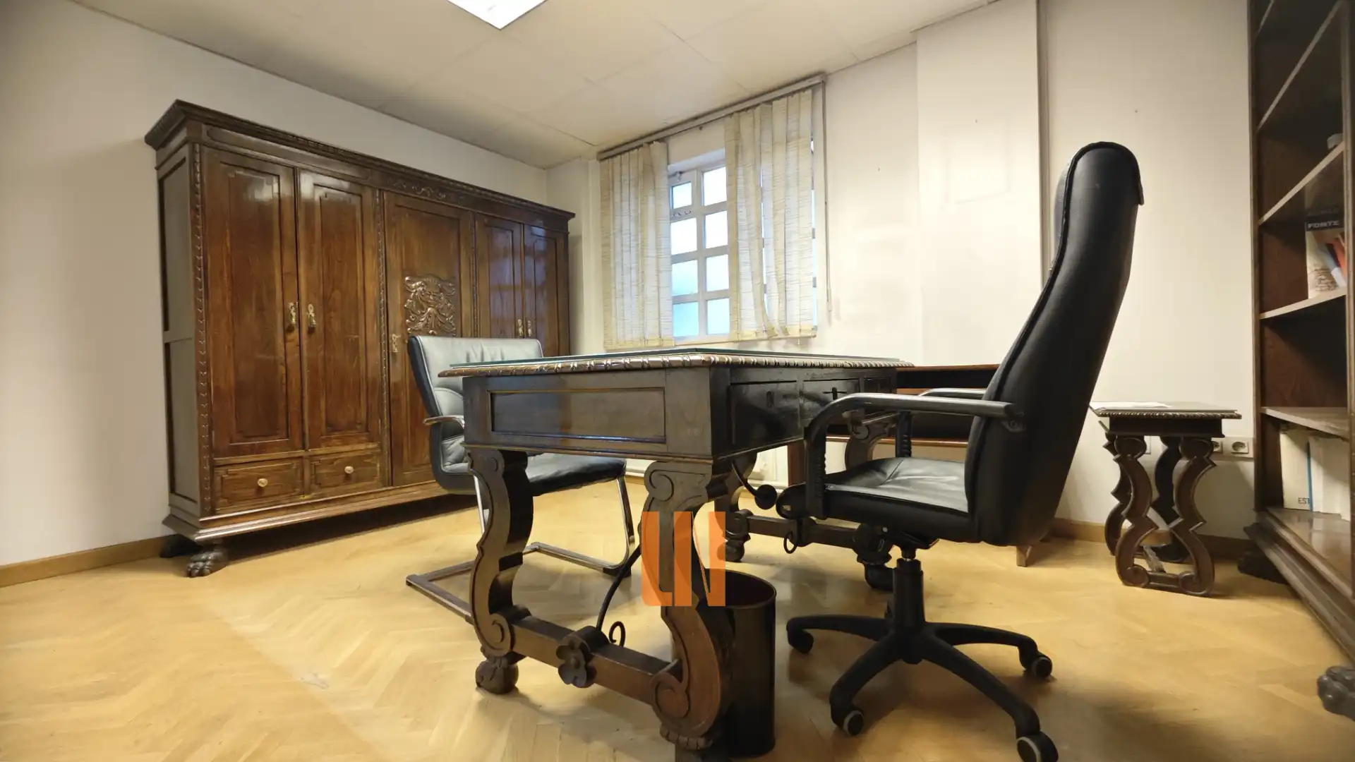 Büro zur Miete in A Coruña Capital  mit Heizung und Internet