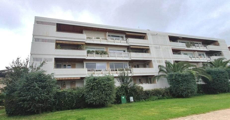 Vista exterior de Àtic en venda en Cabrils amb Calefacció, Jardí privat i Terrassa