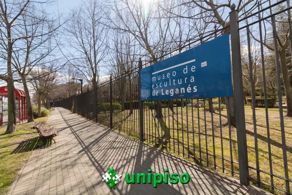 Vista exterior de Pis en venda en Leganés amb Aire condicionat, Jardí privat i Piscina