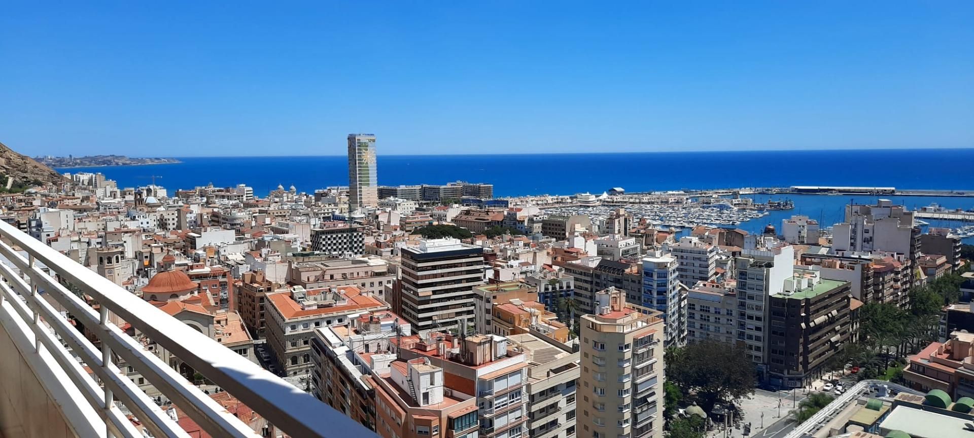 Vista exterior de Estudi en venda en Alicante / Alacant amb Aire condicionat, Terrassa i Balcó