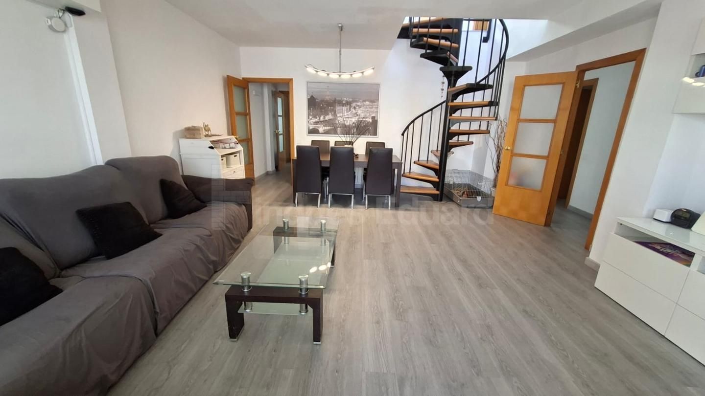 Sala d'estar de Dúplex en venda en Premià de Mar amb Aire condicionat, Calefacció i Parquet