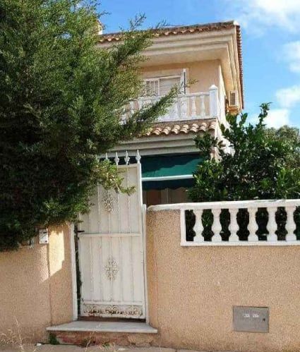 Vista exterior de Casa adosada en venta en Torrevieja