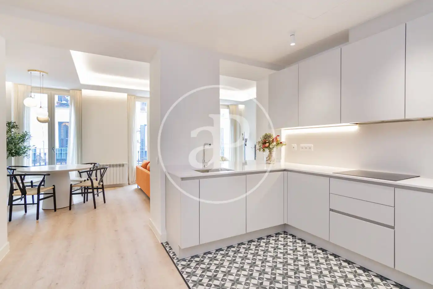 Kitchen of Flat for rent in Madrid  with Air Conditioner, Heating and Storage room