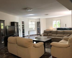 Sala d'estar de Casa o xalet en venda en  Jaén Capital amb Terrassa, Traster i Balcó