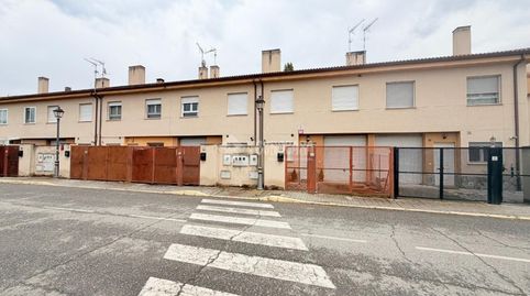 Foto 2 de Casa adosada en venta en Hontanares de Eresma, Segovia