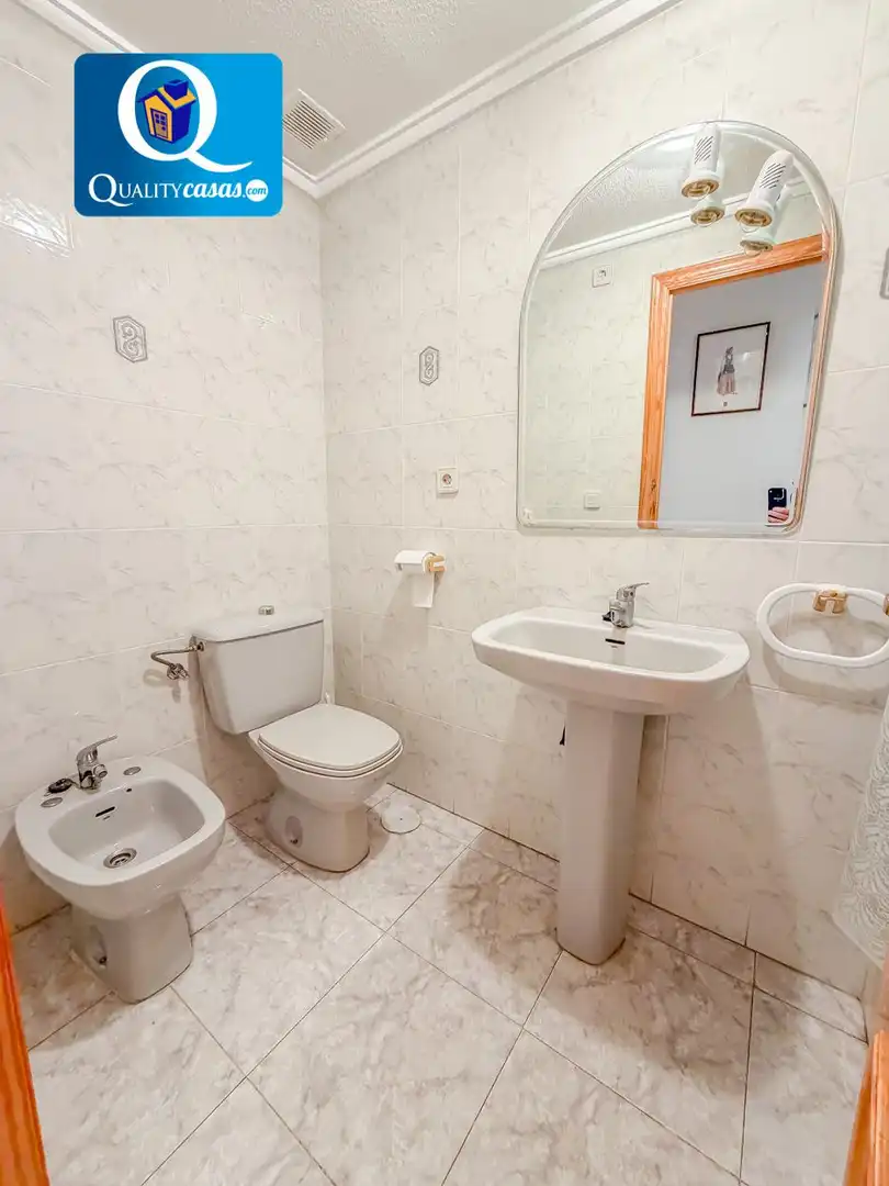 Badezimmer von Wohnung zum Verkauf in Torrevieja mit Terrasse
