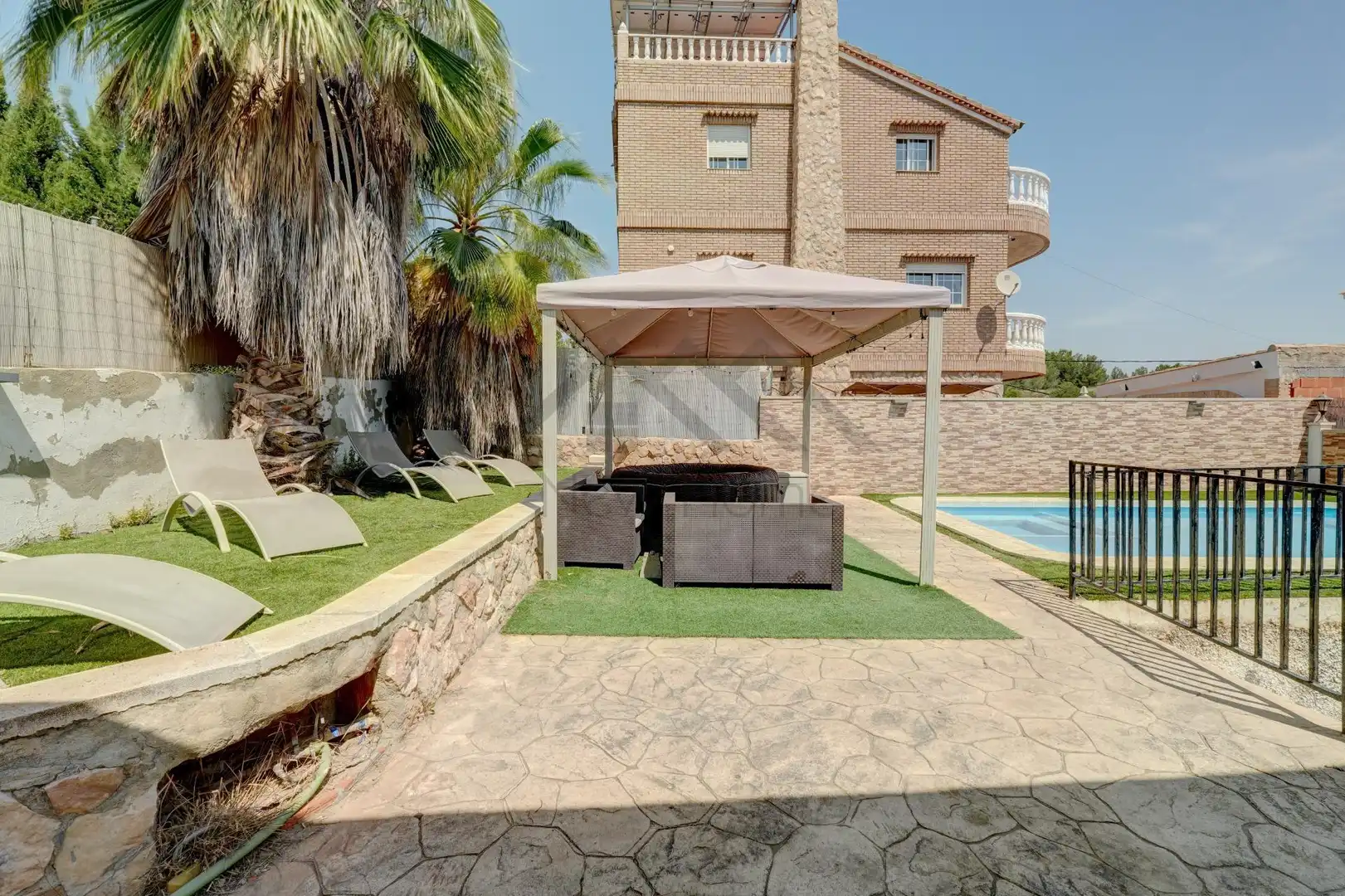 Terrace of Houses for sale in La Pobla de Vallbona  with Air Conditioner, Heating and Private garden