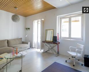 Living room of Flat to rent in  Madrid Capital  with Air Conditioner, Heating and Furnished
