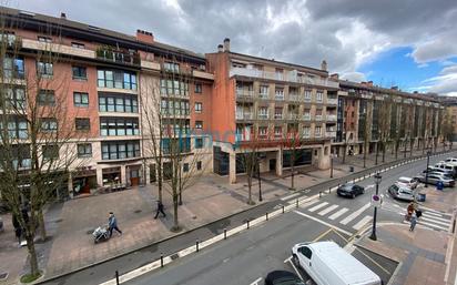 Vista exterior de Pis en venda en Beasain amb Calefacció, Terrassa i Moblat