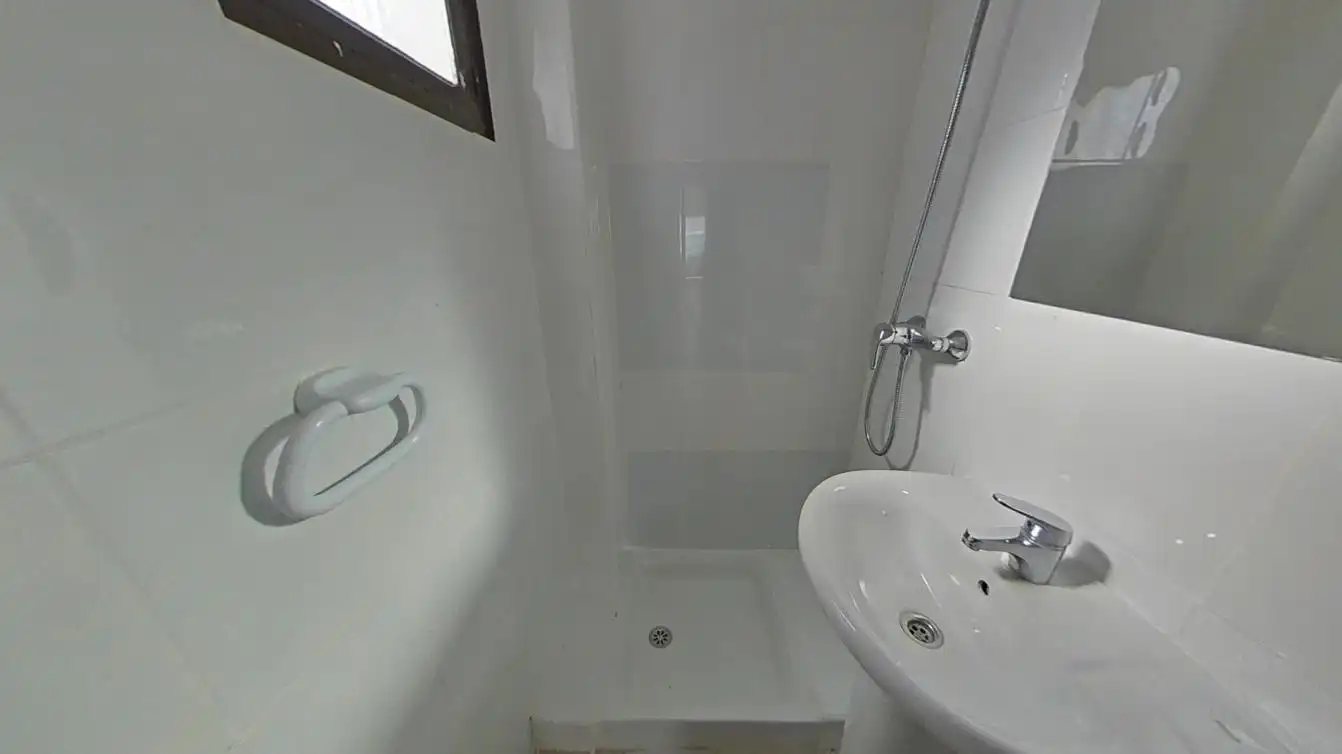 Bathroom of Flat for sale in Madrid