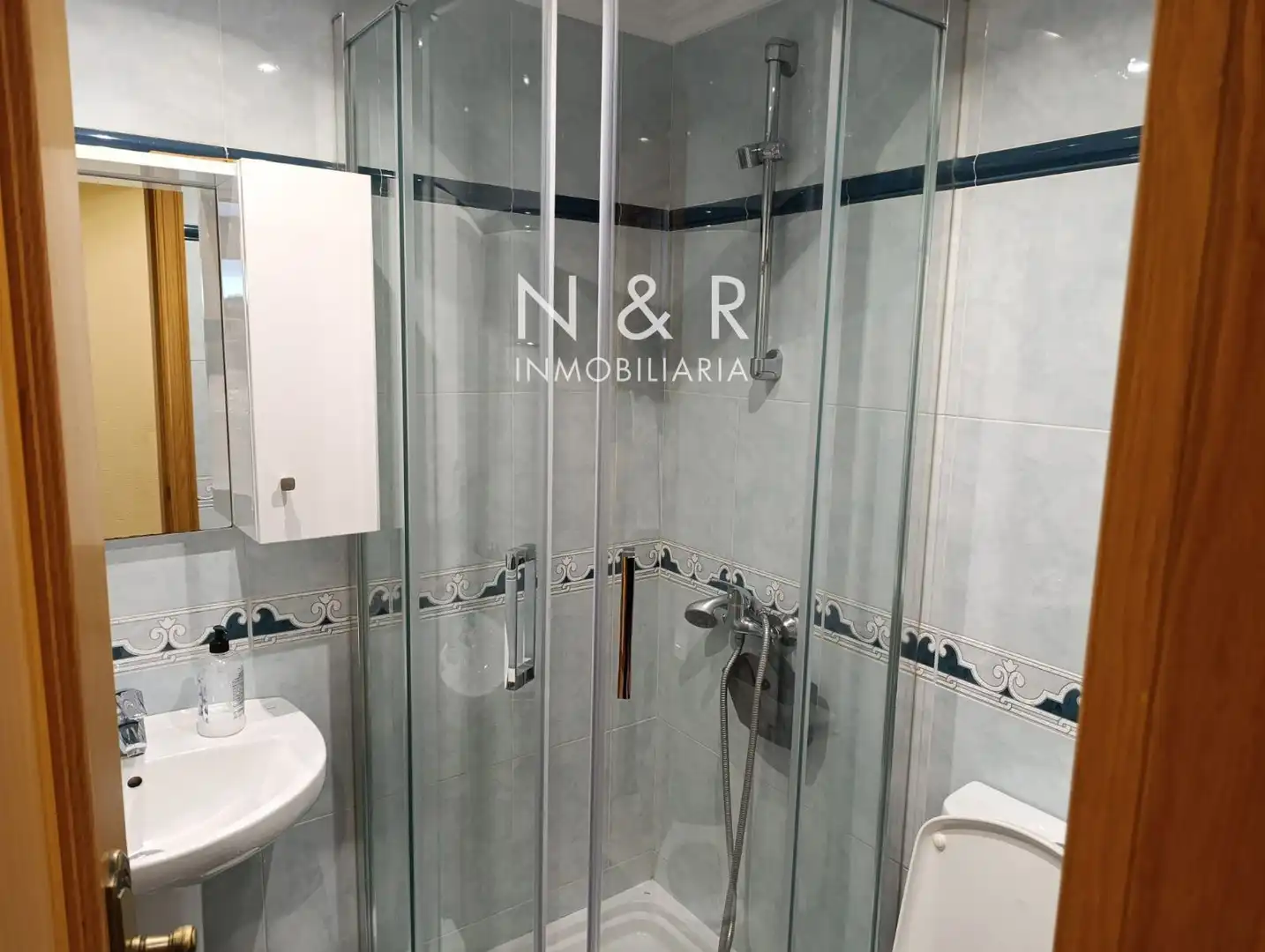 Bathroom of Flat for rent in Santiago de Compostela   with Furnished