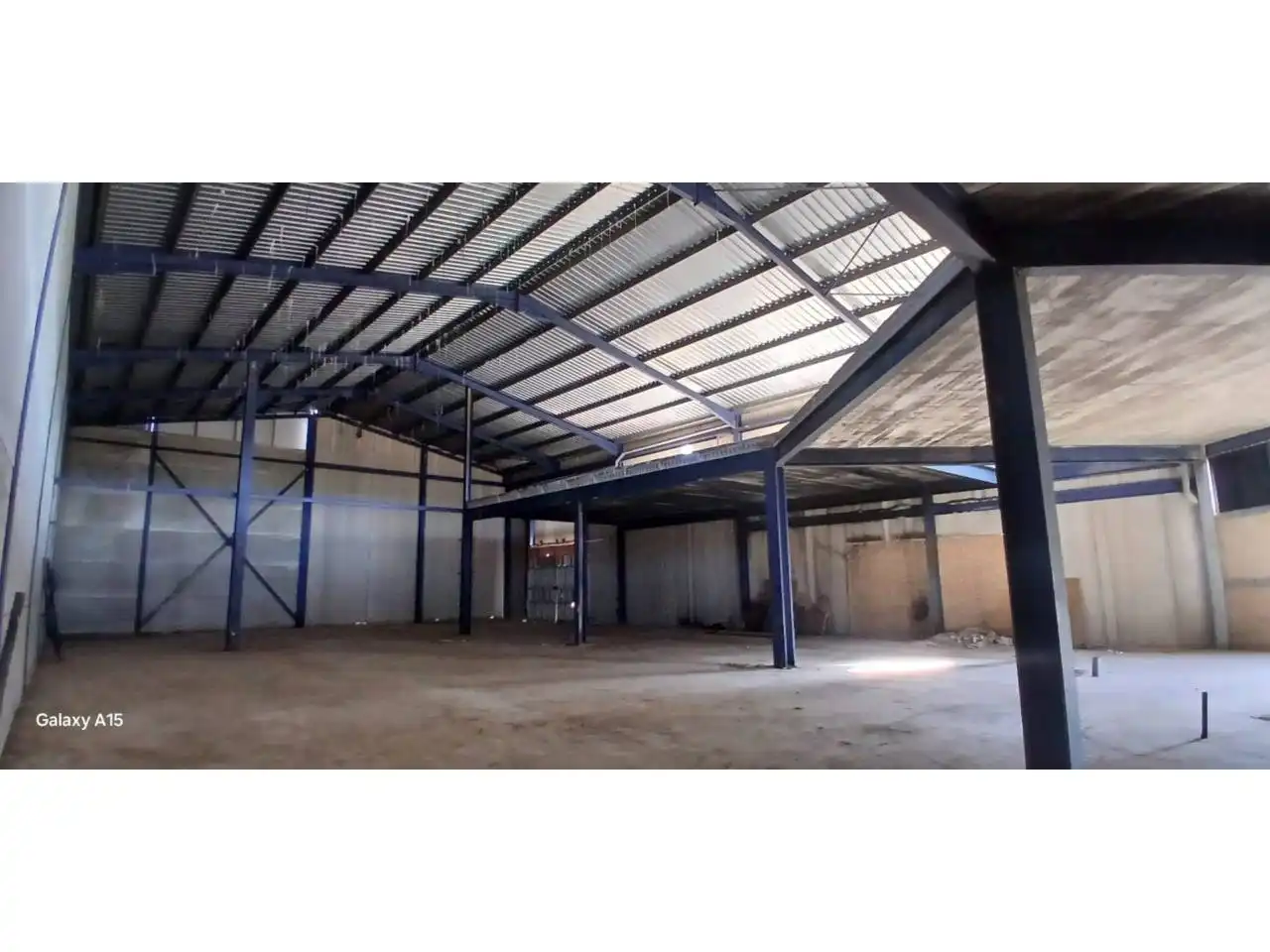 Vista exterior de Nave industrial de alquiler en Alzira