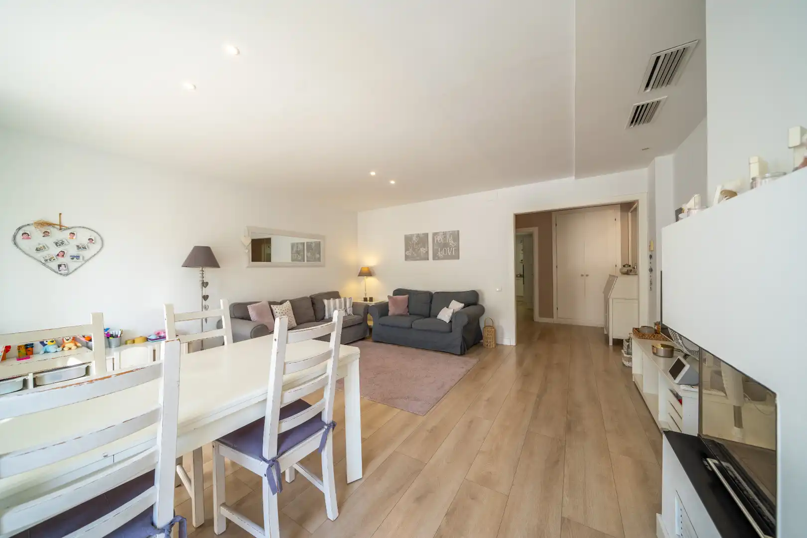 Sala de estar de Casa adosada en venta en Calella con Aire acondicionado, Calefacción y Parquet