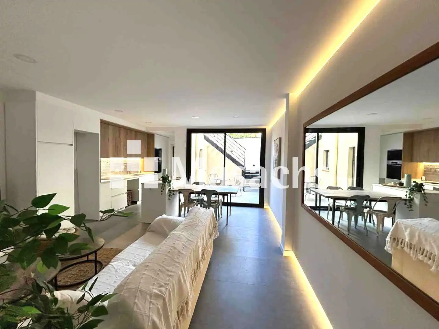 Sala de estar de Casa adosada en venta en Terrassa con Aire acondicionado, Calefacción y Jardín privado