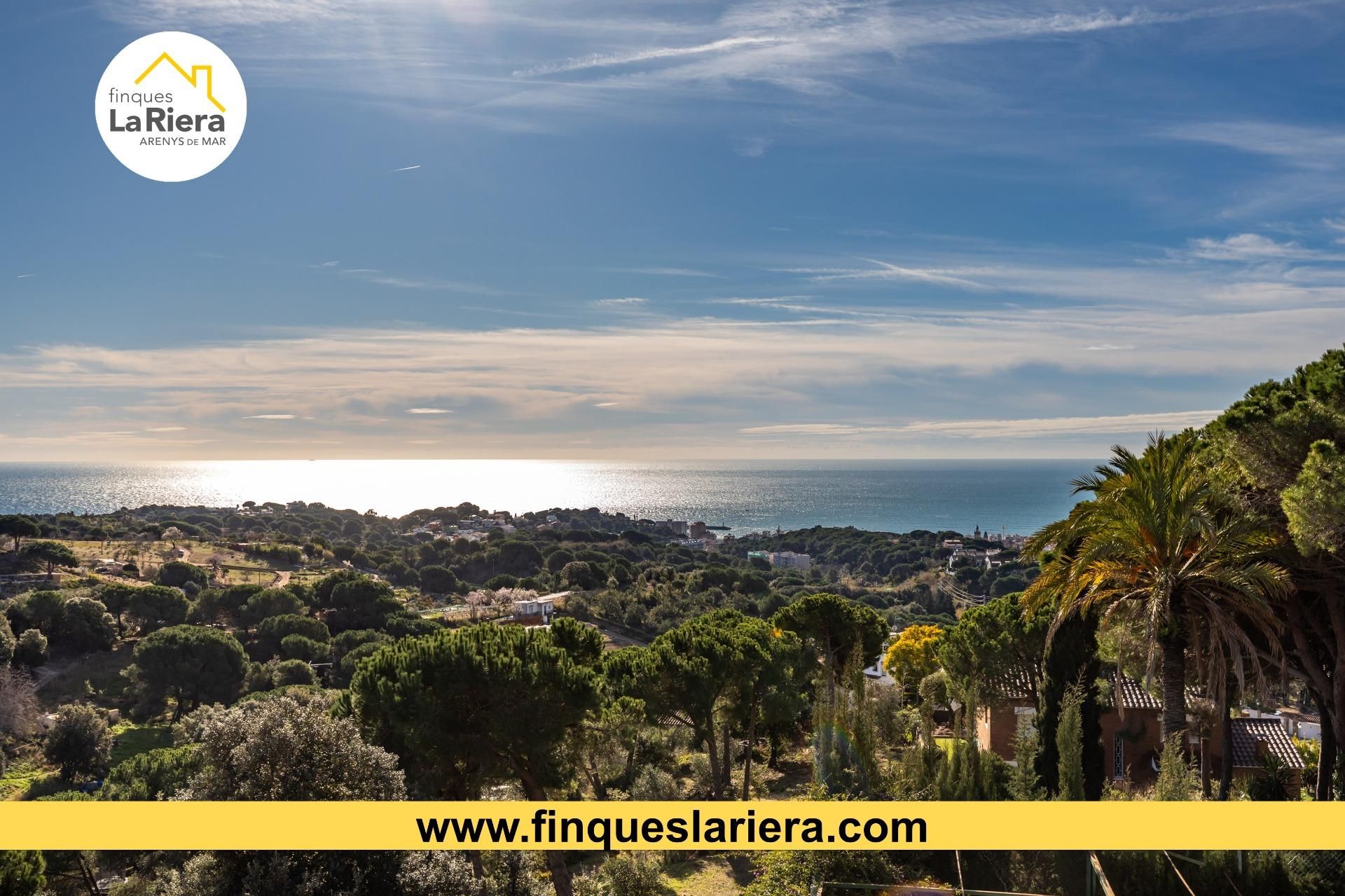 Vista exterior de Casa o xalet en venda en Arenys de Munt amb Aire condicionat, Jardí privat i Terrassa