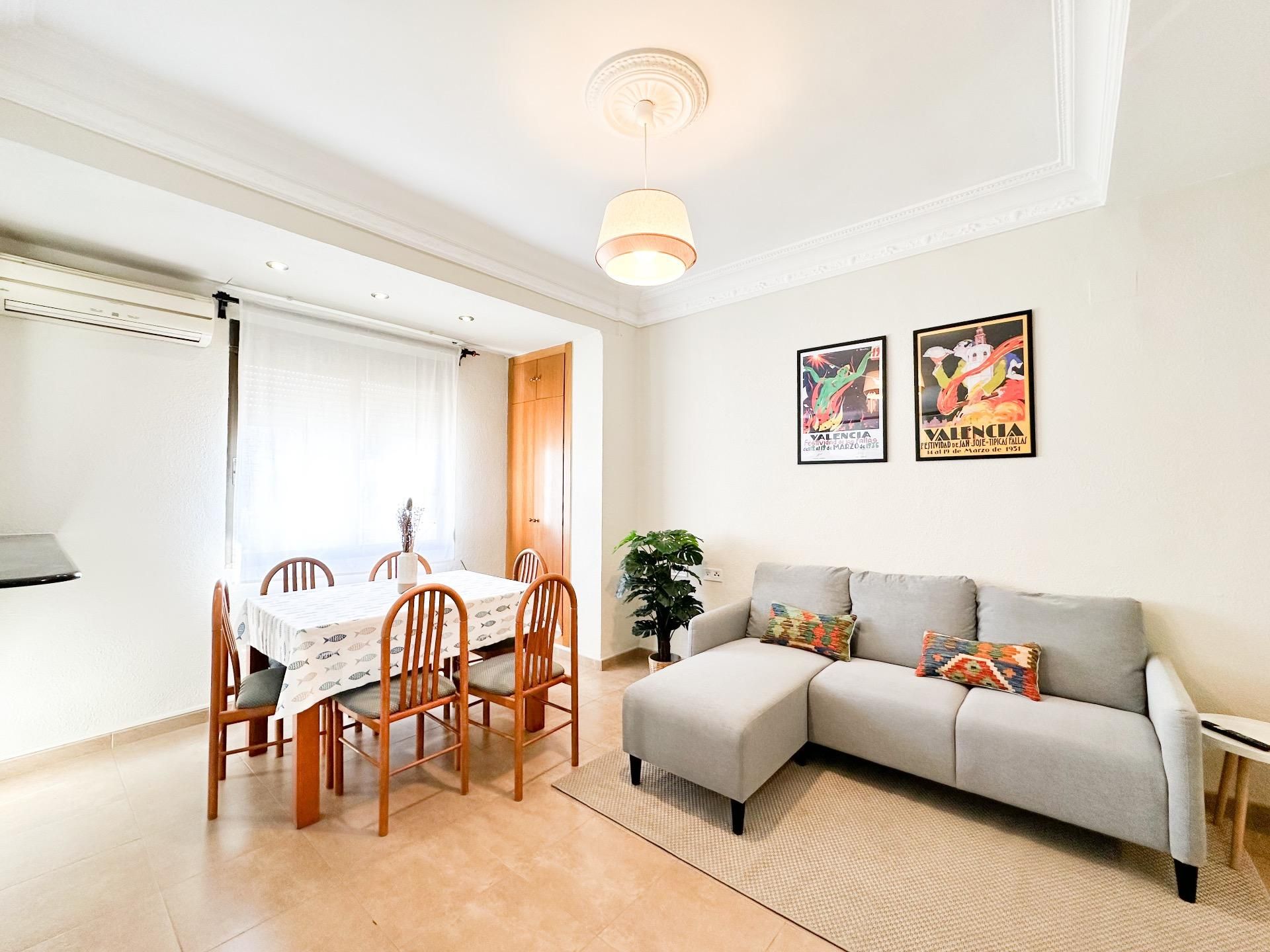 Sala d'estar de Pis de lloguer en  Valencia Capital amb Aire condicionat, Jardí privat i Traster