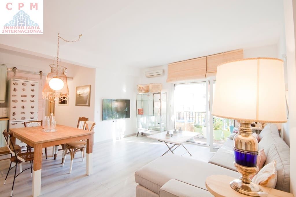 Living room of Flat to rent in  Madrid Capital  with Air Conditioner, Heating and Furnished