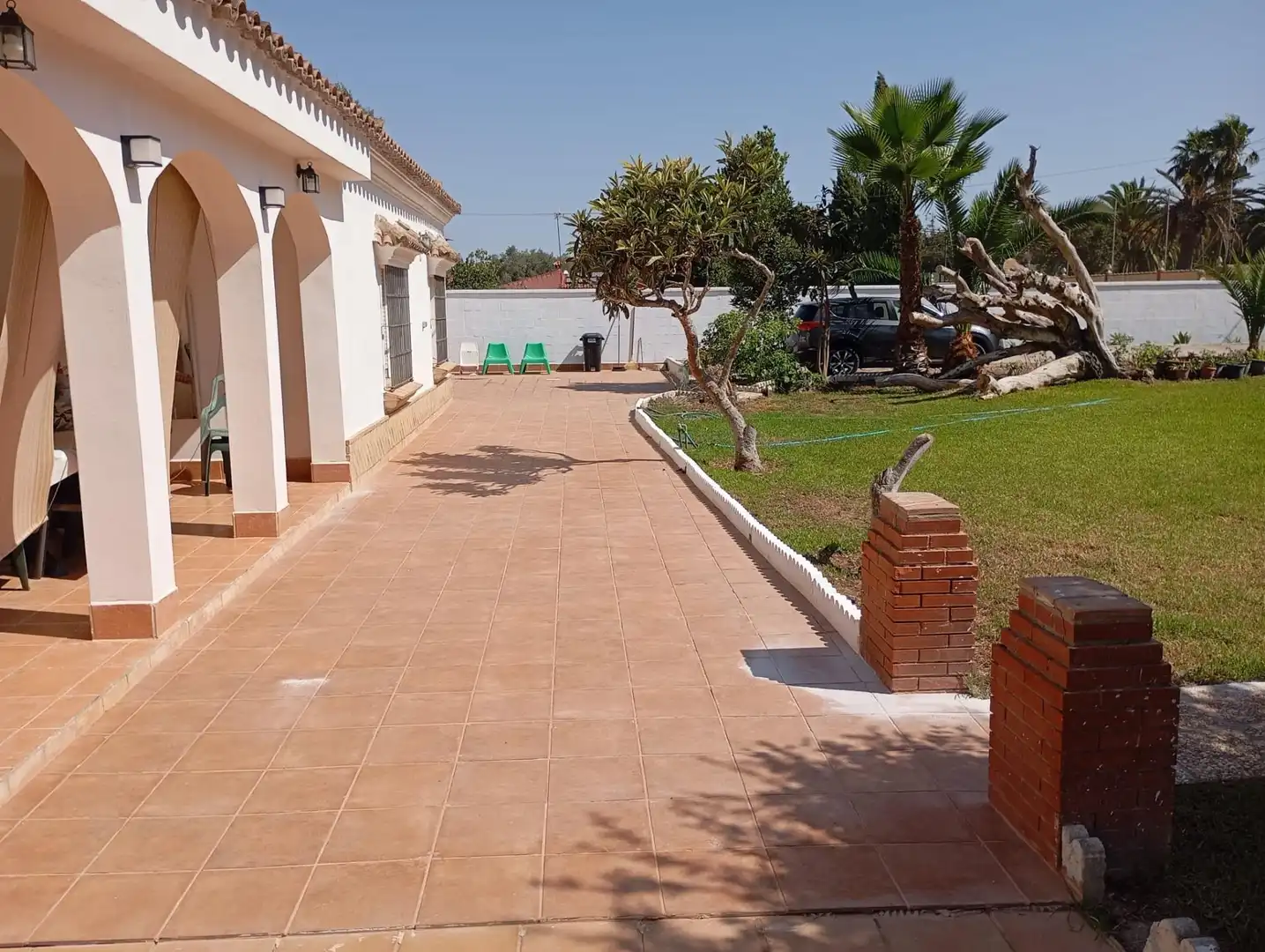 Vista exterior de Casa o chalet en venta en Chiclana de la Frontera con Jardín privado y Piscina comunitaria