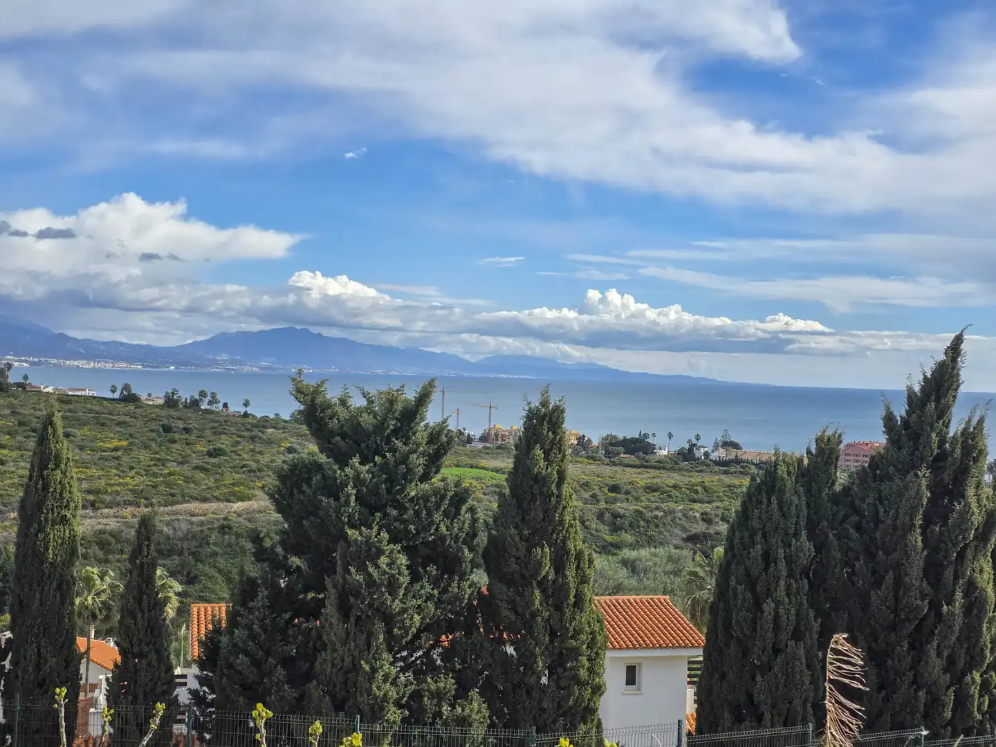 Vista exterior de Casa adosada en venta en Manilva con Jardín privado y Terraza