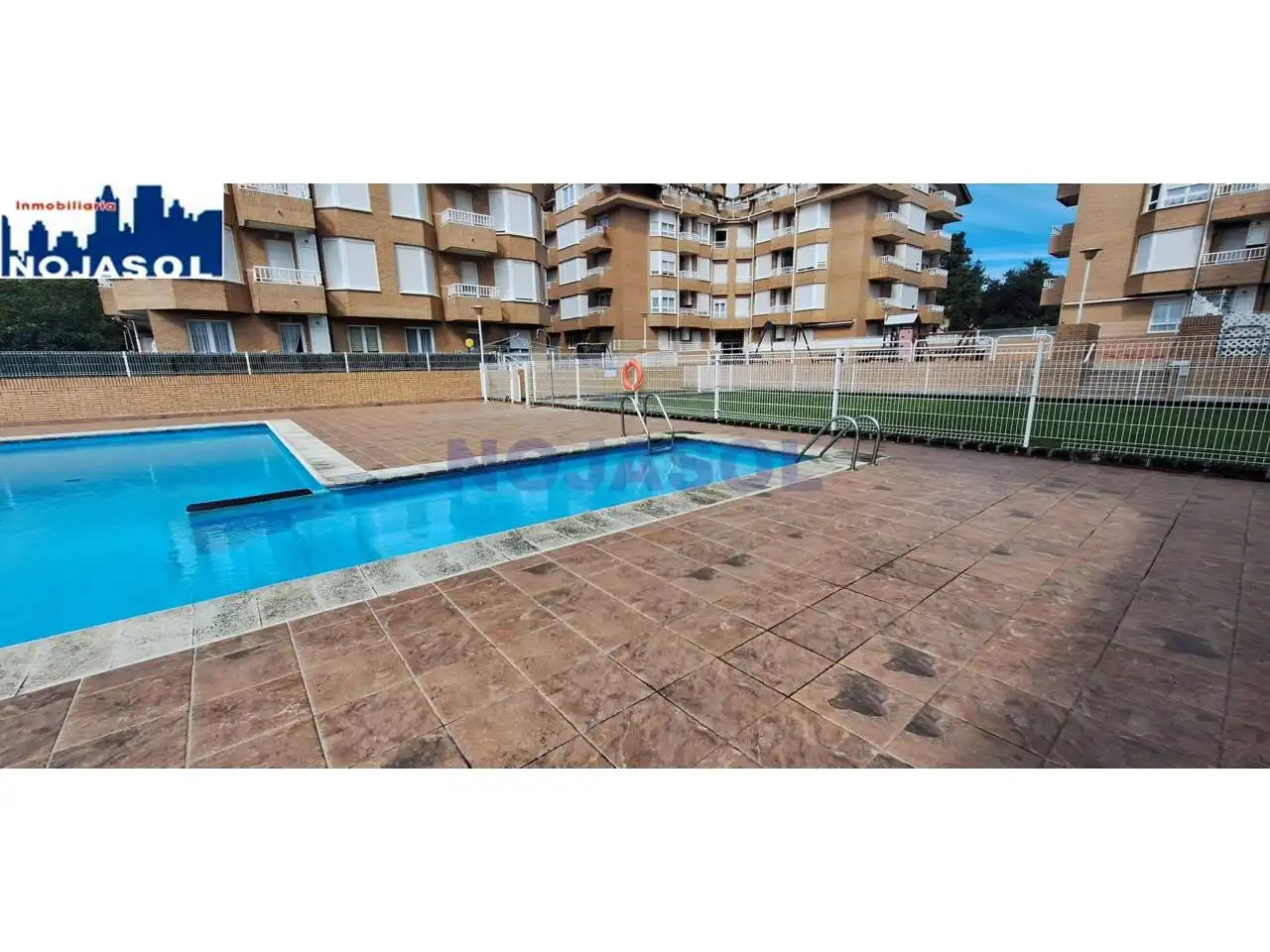 Piscina de Pis de lloguer en Noja amb Calefacció, Jardí privat i Terrassa