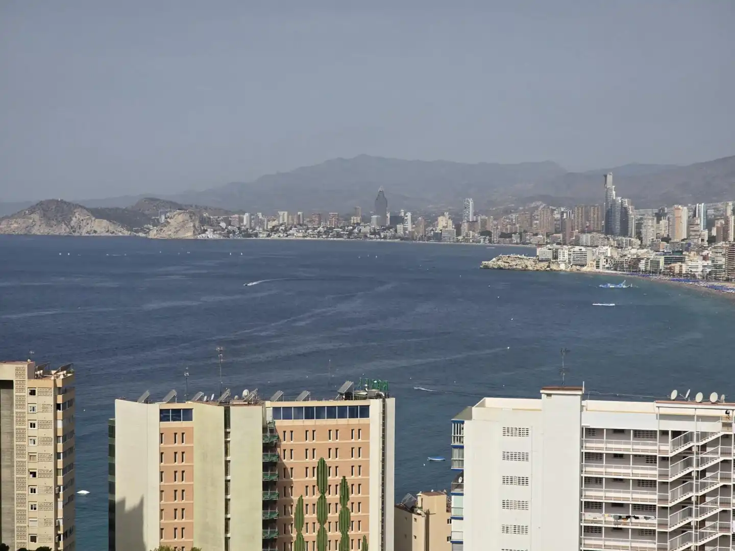 Außenansicht von Haus oder Chalet zum Verkauf in Benidorm mit Privatgarten, Terrasse und Abstellraum