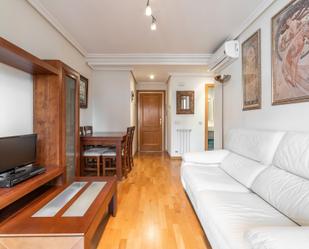 Sala d'estar de Pis en venda en  Madrid Capital amb Calefacció, Terrassa i Traster