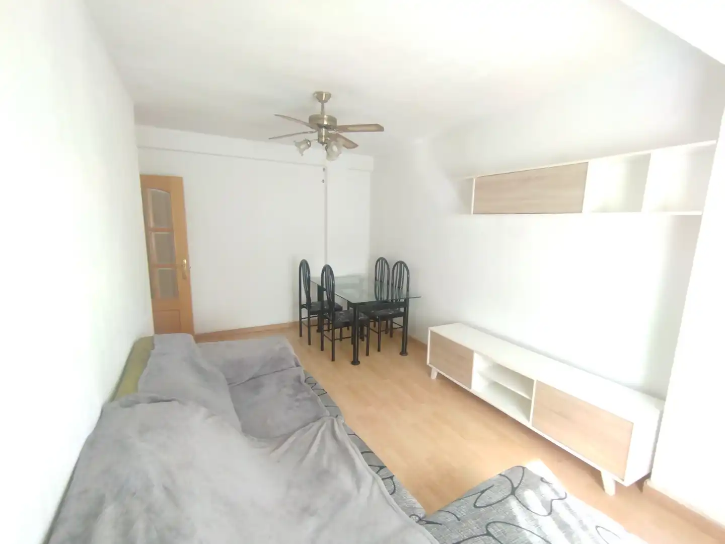 Living room of Flat for sale in Zaragoza  with Heating, Parquet flooring and Furnished