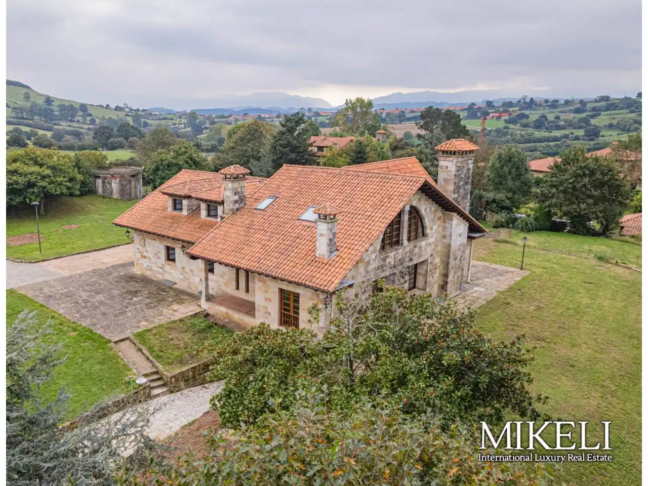 Vista exterior de Casa o chalet en venta en Santillana del Mar con Calefacción, Jardín privado y Parquet