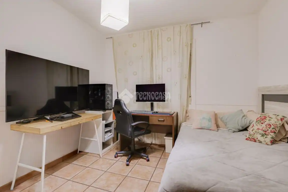 Bedroom of Flat for sale in Rubí