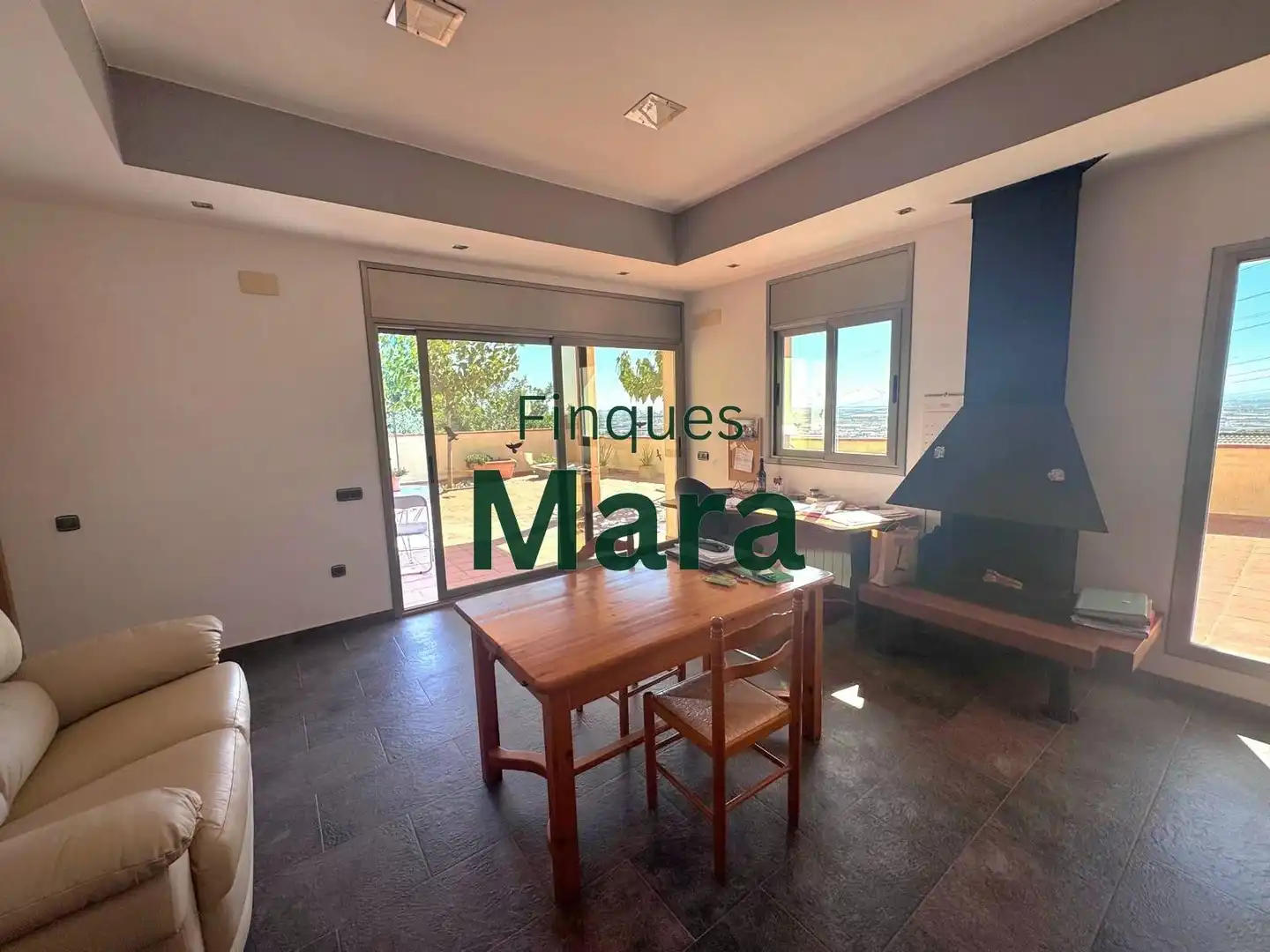 Vista exterior de Casa o chalet en venta en Sant Boi de Llobregat con Aire acondicionado, Calefacción y Jardín privado