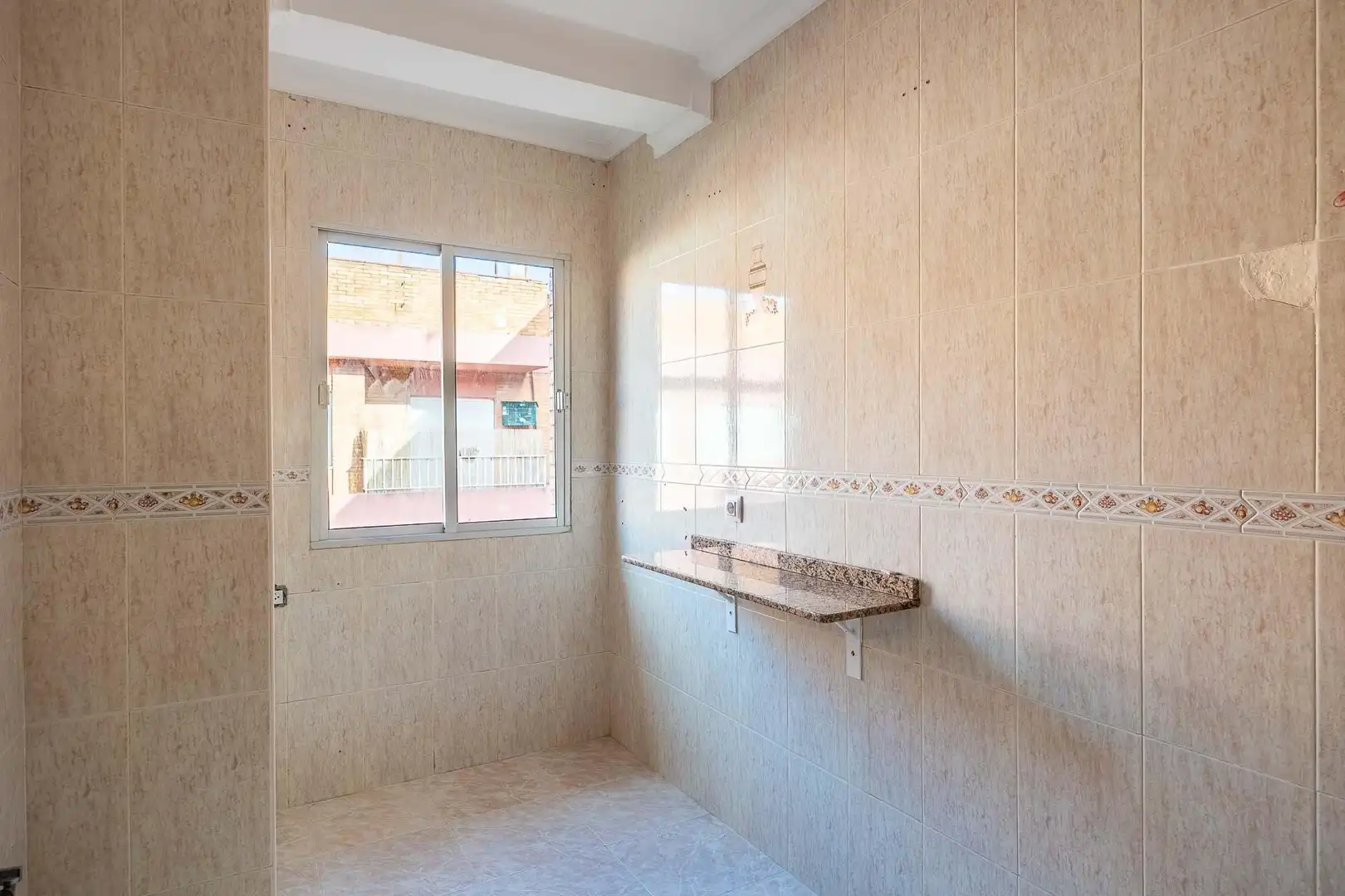 Baño de Piso en venta en Alcalá de Guadaira con Balcón