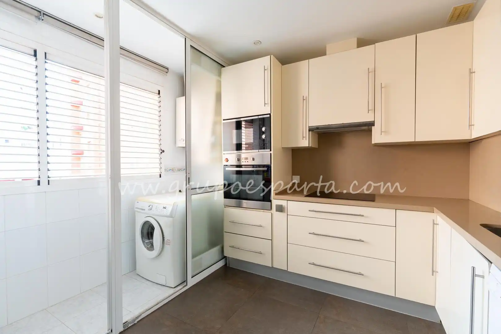Kitchen of Flat for sale in Sevilla  with Air Conditioner and Terrace