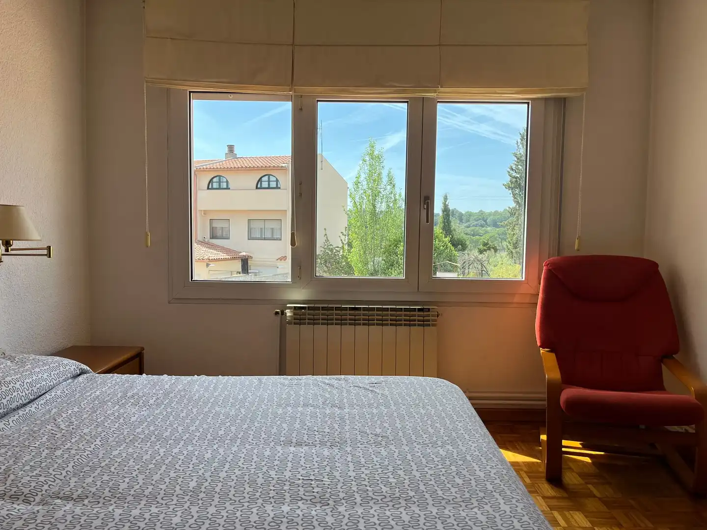 Habitación de Casa adosada en venta en Esparreguera con Calefacción, Trastero y Amueblado