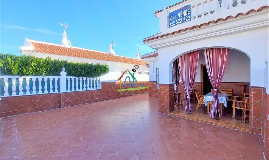 Terrasse von Einfamilien-Reihenhaus zum Verkauf in Almonte mit Terrasse, Abstellraum und Möbliert