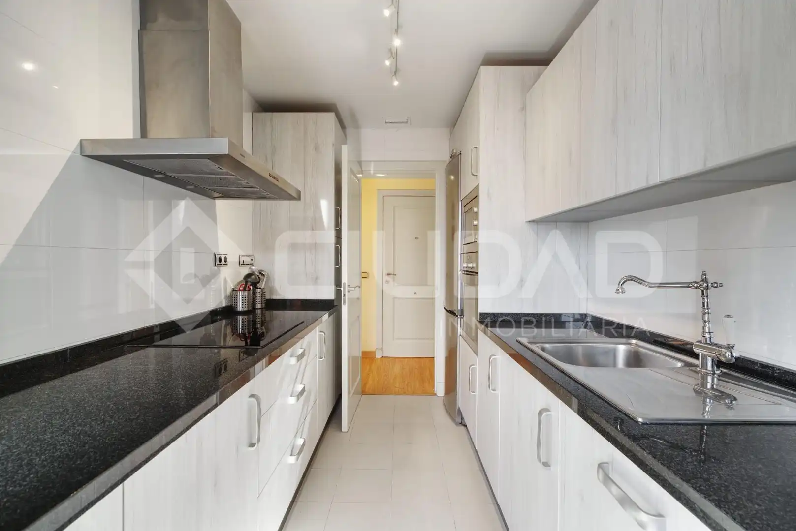 Cocina de Apartamento en venta en San Juan de Aznalfarache con Aire acondicionado, Jardín privado y Terraza