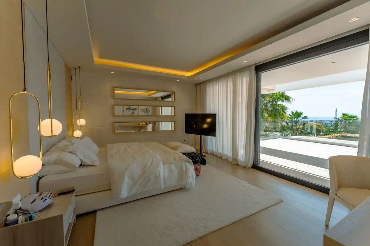 Dormitori de Casa o xalet de lloguer en Estepona amb Jardí privat, Piscina i Alarma