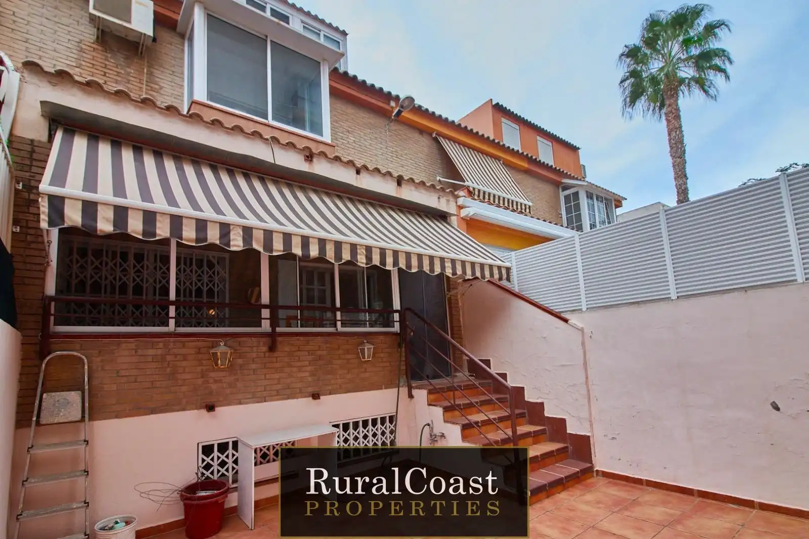 Vista exterior de Casa o xalet en venda en Alicante / Alacant amb Aire condicionat, Calefacció i Terrassa