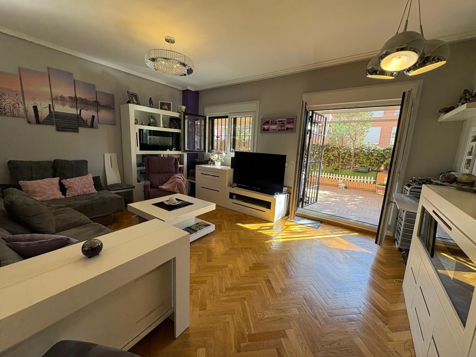 Living room of Planta baja for sale in Las Rozas de Madrid  with Air Conditioner, Heating and Private garden