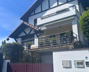 Vista exterior de Casa o xalet en venda en Galdakao amb Calefacció, Jardí privat i Traster