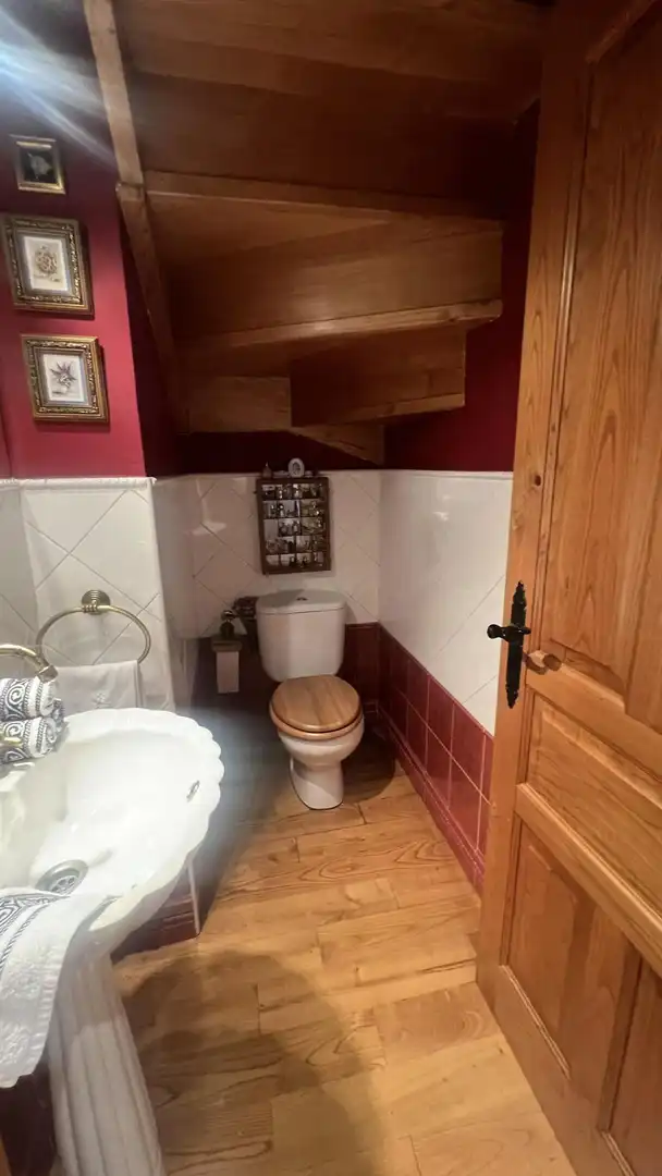 Badezimmer von Haus oder Chalet zum Verkauf in Suances mit Heizung, Privatgarten und Parkett