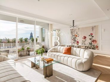 Flat with lift for sale in Chamberí