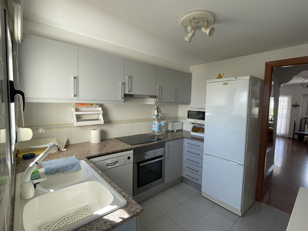 Cuina de Apartament de lloguer en Gandia amb Terrassa, Moblat i Forn